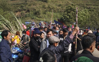 Lên cao nguyên đá Hà Giang xem người Mông chơi 'lai cát chi'