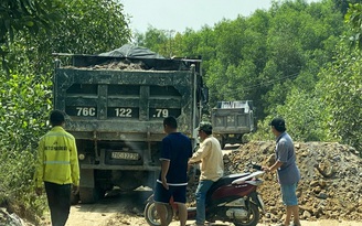 Vụ đổ đất 'giam lỏng' nhóm phóng viên ở Quảng Ngãi: Xem xét thanh tra mỏ đất