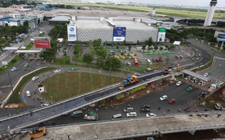 Sân bay Tân Sơn Nhất tạm 'giảm kẹt xe' bằng cầu vượt hoàn thành sớm 2 tháng