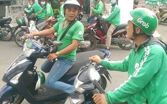 Hàng trăm tài xế GrabBike đình công, tắt ứng dụng phản đối chiết khấu tăng cao