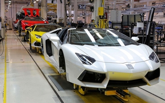 Chìm tàu chở hàng ngàn siêu xe trên biển: Lamborghini tái sản xuất Aventador