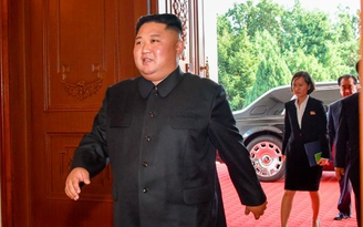 Ông Kim Jong-un sử dụng xe Rolls-Royce thay Mercedes Pullman Guard