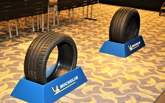 Tậu lốp Michelin, 6 khách Việt được lái xe đua công thức tại Thái Lan