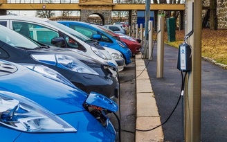 Quốc gia đầu tiên tiêu thụ ô tô điện nhiều hơn xe chạy xăng, dầu
