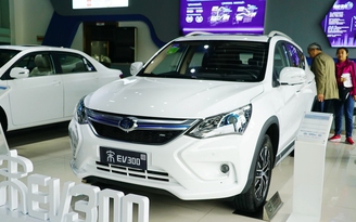 Trung Quốc đối diện nguy cơ nổ ‘bong bóng’ ô tô điện