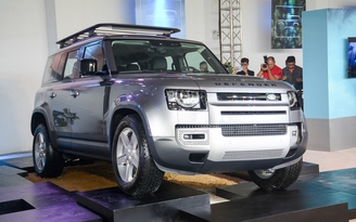 Land Rover Defender giá từ 3,855 tỉ đồng, ‘tuyên chiến’ Mercedes G-Class