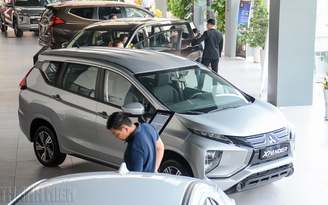 Đại lý ô tô chạy đua ưu đãi, hạ giá bán đẩy hàng tồn kho