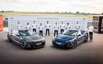 Dàn sao Bayern Munich nhận 15 chiếc ô tô điện Audi e-tron GT