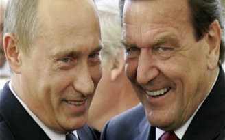 Ông Putin kể chuyện tắm hơi cùng cựu Thủ tướng Đức