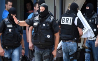 Pháp bắt giữ 4 người âm mưu tấn công khủng bố