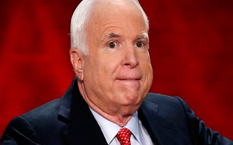 Thượng nghị sĩ McCain: Donald Trump nợ gia đình cựu binh Mỹ lời xin lỗi