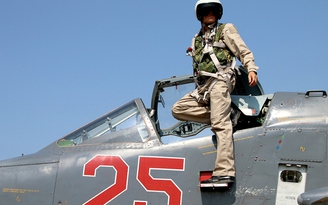 Xem bộ dụng cụ sinh tồn của phi công Nga tại Syria
