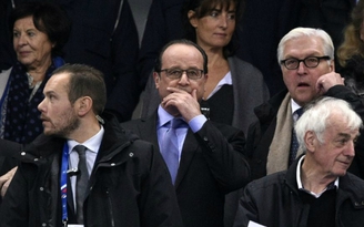 Tổng thống Pháp và khoảnh khắc bàng hoàng giữa sân Stade de France