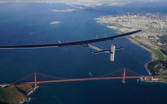 Máy bay năng lượng mặt trời vượt Thái Bình Dương thành công