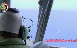 Cơ trưởng EgyptAir từng báo có khói, phải giảm độ cao khẩn cấp