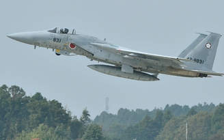 Máy bay Nhật xuất kích chặn máy bay lạ tăng kỷ lục