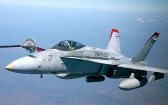 Chiến đấu cơ F/A-18 của Mỹ bị rơi, phi công thoát nạn