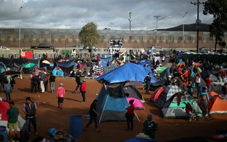 Dòng người di cư tràn về, thành phố Mexico 'khủng hoảng nhân đạo'