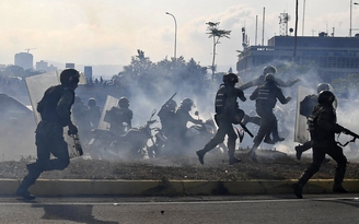 Đụng độ giữa quân đội và phe đảo chính tại Venezuela