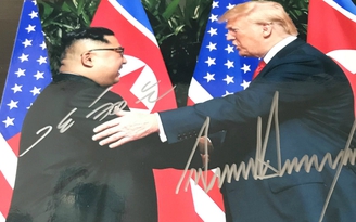 Rao bán bức ảnh có chữ ký lãnh đạo Mỹ - Triều giá 24.000 USD