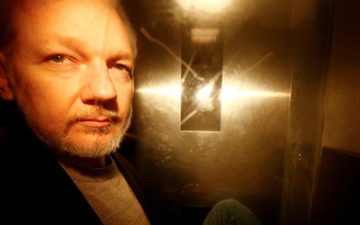 Bác sĩ lo nhà sáng lập WikiLeaks chết trong tù