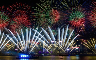 Lo biểu tình, Hồng Kông hủy màn pháo hoa hoành tráng mừng năm mới
