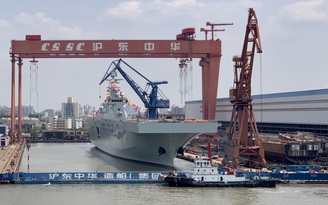 Trung Quốc hạ thủy tàu đổ bộ Type 075 thứ hai