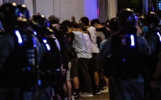 Cảnh sát Hồng Kông bắt hơn 250 người tham gia biểu tình giữa dịch Covid-19