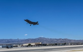 Chiến đấu cơ tàng hình F-35B Mỹ rơi trong lúc tiếp nhiên liệu