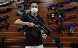 Người Mỹ gốc Á đổ xô mua súng trước làn sóng kỳ thị