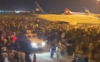 Người dân Afghanistan di tản tràn vào sân bay Kabul, an ninh Mỹ bắn chỉ thiên
