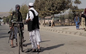 NÓNG: Hàng loạt rốc két phóng về sân bay Kabul