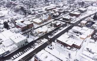 Bão tuyết khiến 150.000 hộ dân mất điện tại Mỹ