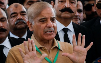 Hơn 100 nghị sĩ Pakistan từ chức phản đối tân thủ tướng