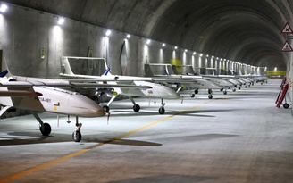 Ngắm dàn drone 'khủng' trong căn cứ ngầm bí mật của Iran