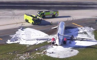 Máy bay bốc cháy sau khi hạ cánh tại Miami