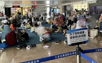 Hàng chục ngàn du khách Trung Quốc mắc kẹt vì lệnh phong tỏa Covid-19