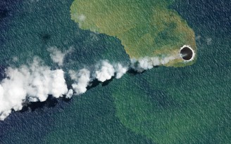 Núi lửa ngầm phun trào tạo ra đảo nhỏ tại Thái Bình Dương