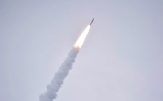 Tên lửa đẩy Nhật Bản gặp trục trặc phải tự hủy sau khi phóng