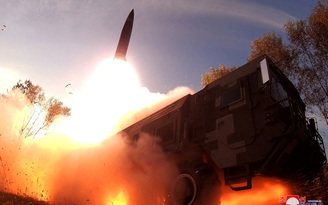 Triều Tiên phóng tên lửa ra biển, điều chiến đấu cơ áp sát Hàn Quốc