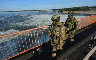 Chiến sự ngày 240: Nga xây 'pháo đài' Kherson, bị Ukraine tố đặt mìn đập thủy điện