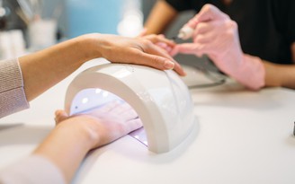 Nghiên cứu mới: tia cực tím từ máy sấy móng tay có nguy cơ gây ung thư