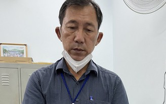 Bắt giam cán bộ phường đưa người quen vào danh sách nhận tiền hỗ trợ Covid-19