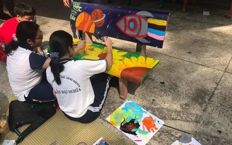 Học sinh vẽ tranh vì cộng đồng