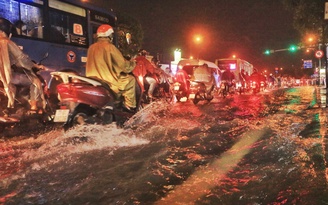 Những đường nào ở TP.HCM bị ngập nước trong cơn mưa chiều tối qua?