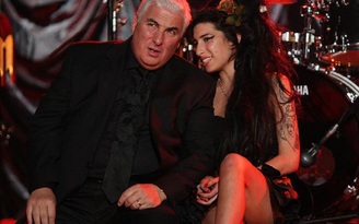 Cha Amy Winehouse ôm mộng làm phim tiểu sử 'bom tấn' về con gái
