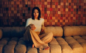 ‘Công chúa J-pop’ Hikaru Utada ‘gây sốt’ khi tung MV quay trong phòng khách