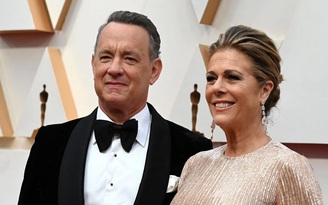 Tom Hanks đeo khẩu trang, quay trở lại Úc tiếp tục đóng phim