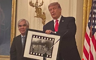 Tác giả ảnh 'Em bé Napalm' được Tổng thống Donald Trump trao Huân chương Nghệ thuật quốc gia