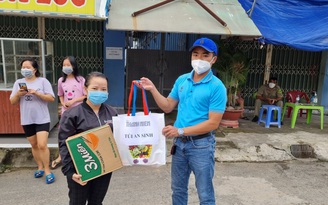 Báo Thanh Niên tiếp tục trao tặng 500 túi an sinh cho người dân Đồng Nai
